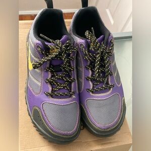 Men’s Nike Wild Trail VRSTY Size 9 Multicolored